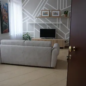  Appartamento A E Parcheggio Nella Proprietà